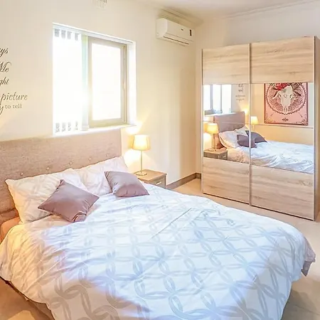 Holiday Hub Gozo - Rooftop Jacuzzi & Pool - 3 Bedrooms