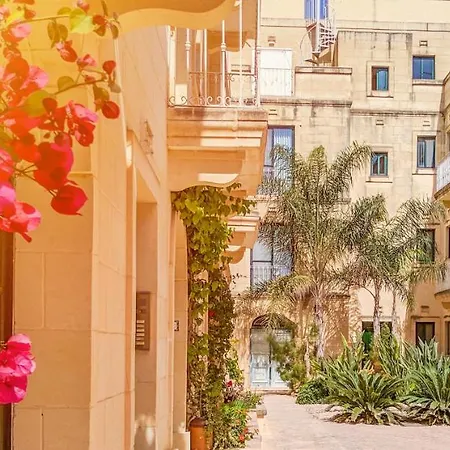 Apartament Holiday Hub Gozo - Rooftop Jacuzzi & Pool - 3 Bedrooms *