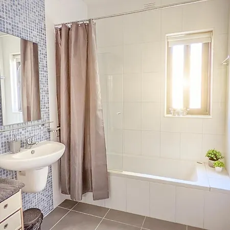 Lägenhet Holiday Hub Gozo - Rooftop Jacuzzi & Pool - 3 Bedrooms Xewkija