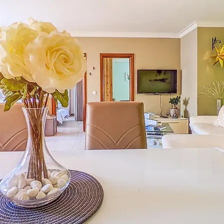 Holiday Hub Gozo - Rooftop Jacuzzi & Pool - 3 Bedrooms *