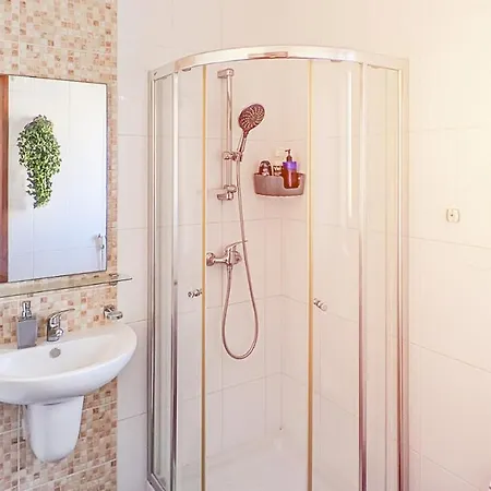Lägenhet Holiday Hub Gozo - Rooftop Jacuzzi & Pool - 3 Bedrooms Xewkija