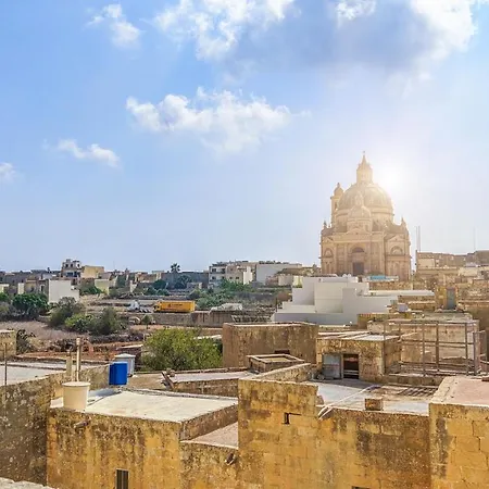 Holiday Hub Gozo - Rooftop Jacuzzi & Pool - 3 Bedrooms * Xewkija
